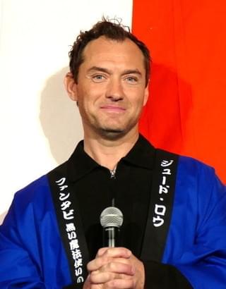 エディ・レッドメインら「ファンタビ」一行、最後のPR地・東京でヒット祈願の鏡割り