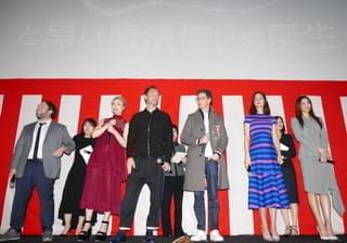 エディ・レッドメインら「ファンタビ」一行、最後のPR地・東京でヒット祈願の鏡割り