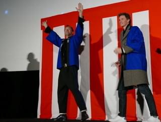 エディ・レッドメインら「ファンタビ」一行、最後のPR地・東京でヒット祈願の鏡割り