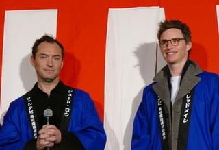 エディ・レッドメインら「ファンタビ」一行、最後のPR地・東京でヒット祈願の鏡割り