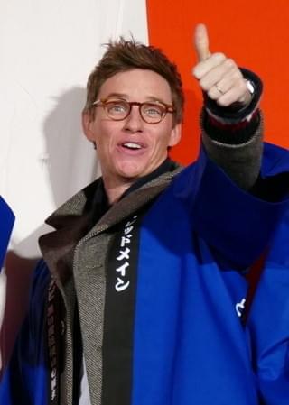 エディ・レッドメインら「ファンタビ」一行、最後のPR地・東京でヒット祈願の鏡割り