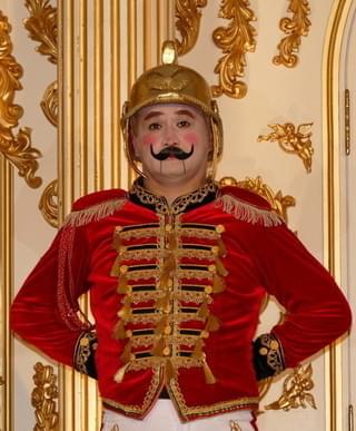 小芝風花、“くるみ割り人形”に扮したガリットチュウ福島とダンス披露