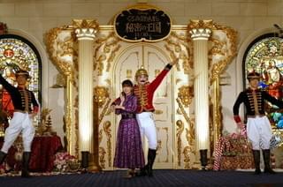 小芝風花、“くるみ割り人形”に扮したガリットチュウ福島とダンス披露