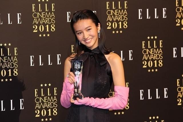 「エル・ガール ライジングスター賞」を受賞したKoki,