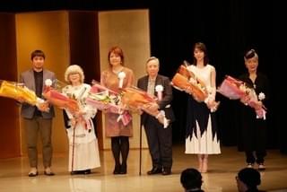 第42回山路ふみ子映画賞 大林宣彦監督が妻・恭子氏を祝福