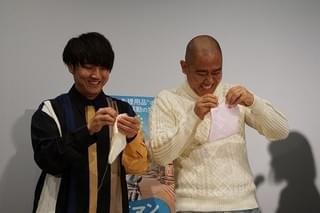 目指せ「パッドマン」！新婚ホヤホヤのナダル、生理用ナプキン作りに挑戦