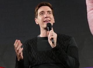 「ハリポタ」出演のフェルプス兄弟、書道の“魔法”に魅了される