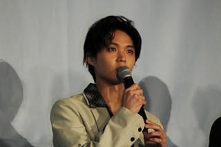 北村匠海、磯村勇斗らバスケ部イケメン4人組、お風呂でもラーメン屋でも自然と“定位置”に