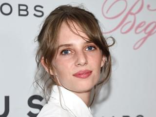 マヤ・ホーク、ピーター・サースガードら新作スリラーに出演