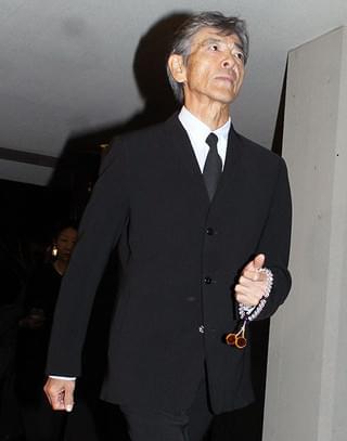 舘ひろし涙「温かく包んでくれる人でした」、黒澤満さん通夜に800人