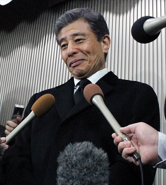 舘ひろし涙「温かく包んでくれる人でした」、黒澤満さん通夜に800人