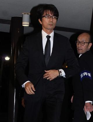 舘ひろし涙「温かく包んでくれる人でした」、黒澤満さん通夜に800人