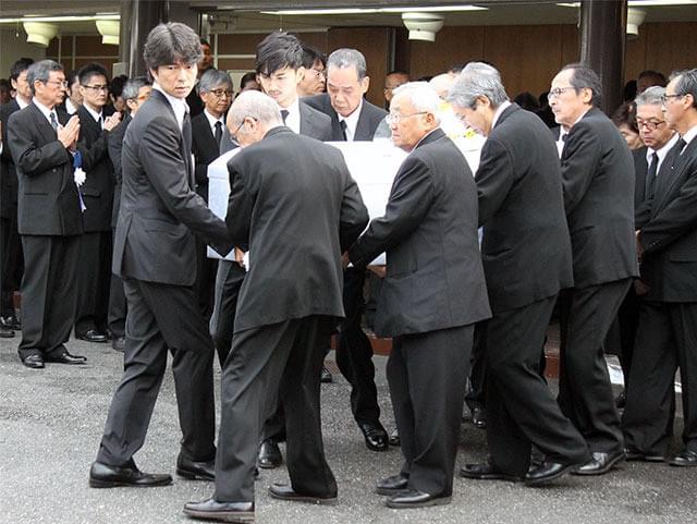 名プロデューサーに最後の別れ