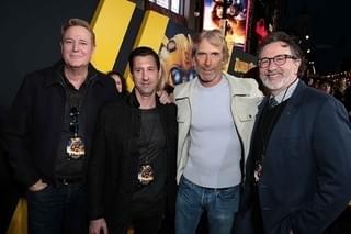 “実物大”バンブルビーがワールドプレミアに登場！監督＆キャストと対面