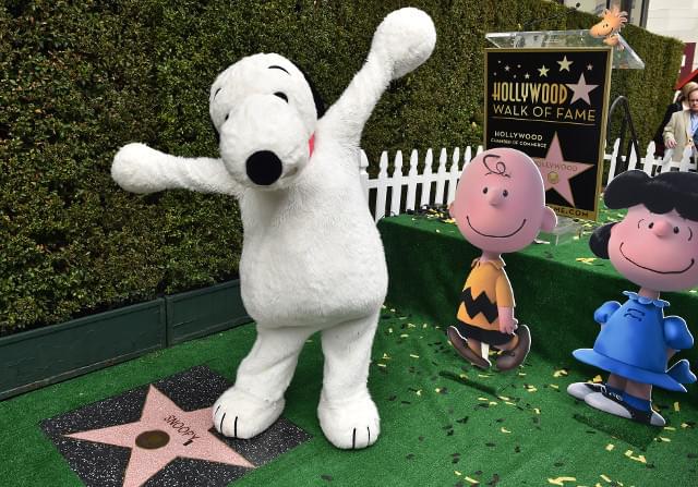 漫画「ピーナッツ」の人気 キャラクター、スヌーピー