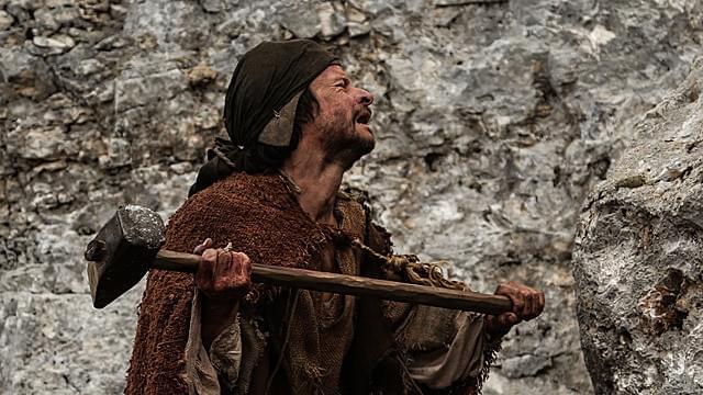 不遇の男が忌まわしき山の破壊に挑む!