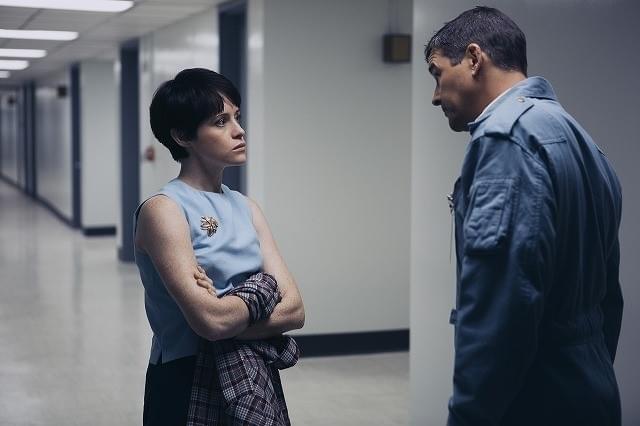 怒りを爆発させる圧巻の芝居を披露