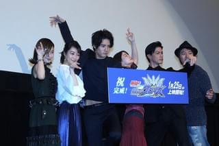 “仮面ライダークローズ”赤楚衛二、女優陣に裸をいじられタジタジ!?