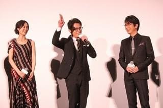 野村萬斎＆香川照之、まさかの“チュー”!? 「七つの会議」で激しい口論の応酬