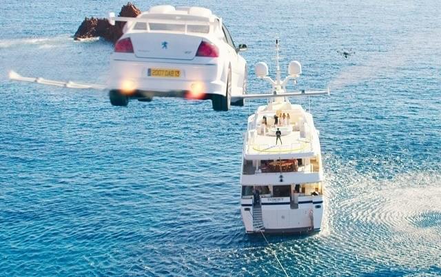 “プジョー407”が空を飛ぶ！「TAXi」最新作、豪快なアクションシーン公開