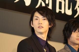 “気配りの達人”鈴木拡樹に憧れ現場でお菓子を配った椎名鯛造、気になるキャスト陣の反応は…？