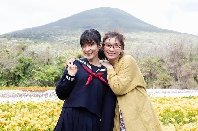 母娘役の篠原涼子＆芳根京子