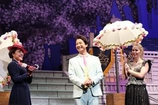 エミリー・ブラント初来日 「日本酒を飲めば空を飛べるわ」とお茶目に宣言！