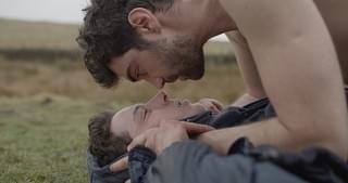 究極のスパダリが、愛で青年を導く…満席続出「ゴッズ・オウン・カントリー」が拡大公開