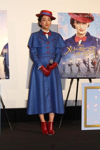 浅田真央、メリー・ポピンズの衣装で登場！ 悩んだ時期救ってくれた作品に感謝