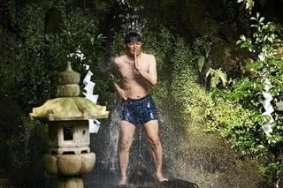 安田顕が叫ぶ、走る、滝に打たれる！「母を亡くした時、僕は遺骨を食べたいと思った。」劇中カット公開