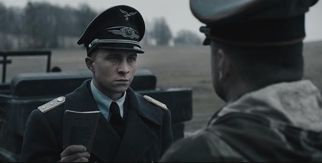 バレれば処刑…ニセ将校はどう切り抜ける!?「ちいさな独裁者」緊迫の本編映像