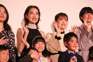 戸田恵梨香＆大原櫻子、共演した子どもたちと再会し感涙「子ども守りたいと初めて実感した」