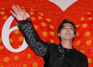 新田真剣佑、インフルから復帰…も今度は堤幸彦監督がインフルに