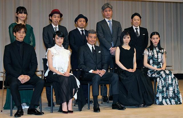 舘ひろし、ブルーリボン賞で“愛娘”新垣結衣と歓喜のハグで再共演を約束