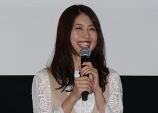 神木隆之介、有村架純に“透ける”バースデーケーキをプレゼント