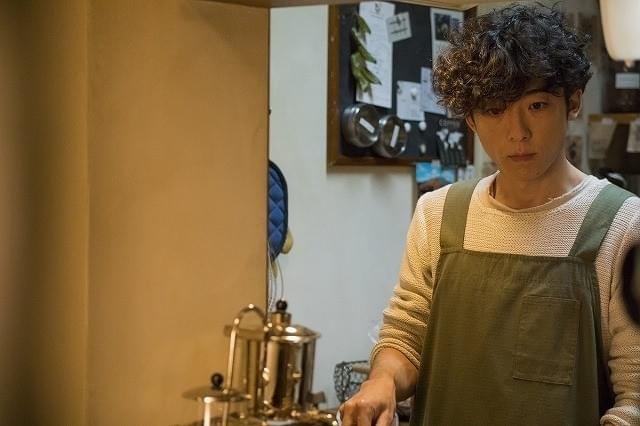 高橋一生のキュートなエプロン姿！