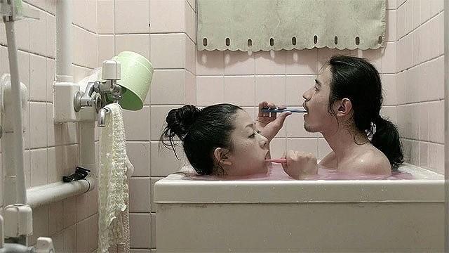 漫画家カップルが見つめる未来は希望か、不安か…