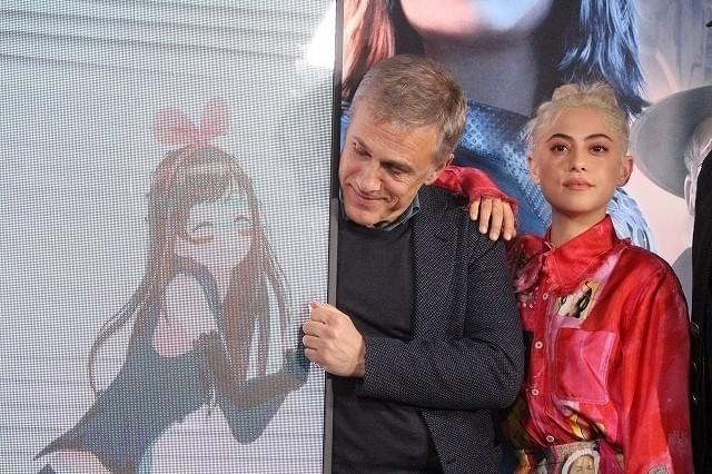 アカデミー賞俳優もキズナアイに興味津々！「婚約は？」「どうしたらそっちに行ける？」