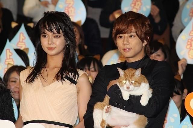 共演した猫を抱きしめる北山宏光