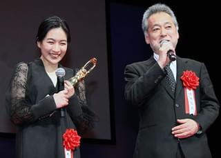 柄本佑、母・角替和枝さんに捧ぐ夫婦同時主演賞「絶対喜んでくれるはず」