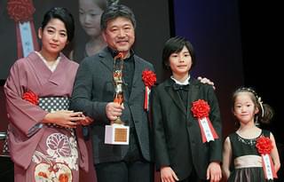 柄本佑、母・角替和枝さんに捧ぐ夫婦同時主演賞「絶対喜んでくれるはず」