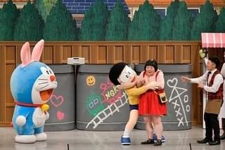 ドラえもん＆のび太、グーでどつかれる 吉本新喜劇にサプライズ出演で笑いの洗礼