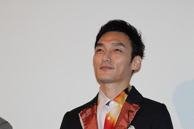 舞台挨拶に立った草なぎ剛