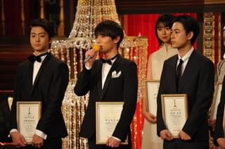 【第42回日本アカデミー賞】成田凌＆吉沢亮ら新人俳優賞に破顔！ 趣里の受賞に菅田将暉がVサイン