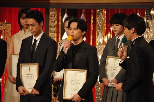 【第42回日本アカデミー賞】成田凌＆吉沢亮ら新人俳優賞に破顔！ 趣里の受賞に菅田将暉がVサイン
