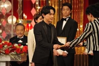 【第42回日本アカデミー賞】成田凌＆吉沢亮ら新人俳優賞に破顔！ 趣里の受賞に菅田将暉がVサイン