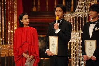 【第42回日本アカデミー賞】成田凌＆吉沢亮ら新人俳優賞に破顔！ 趣里の受賞に菅田将暉がVサイン