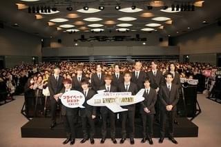 片寄涼太ら“王子様”13人がプライベートジェットで関西へ！ファン1000人熱狂