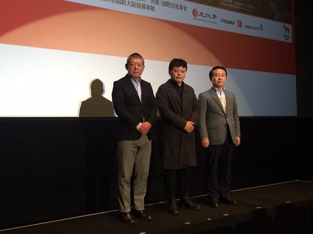 （左から）柳島克己氏、ソルタンジャヤ 監督、フフバートル氏