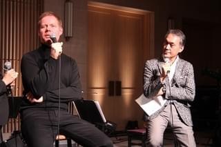 「ふたりの女王」音楽を手掛けた巨匠マックス・リヒター、ピアノ演奏で観客を魅了